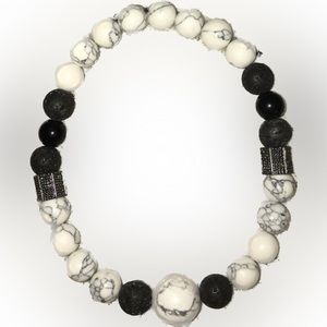 Beautiful Authentic white Howlite stone bracelet
